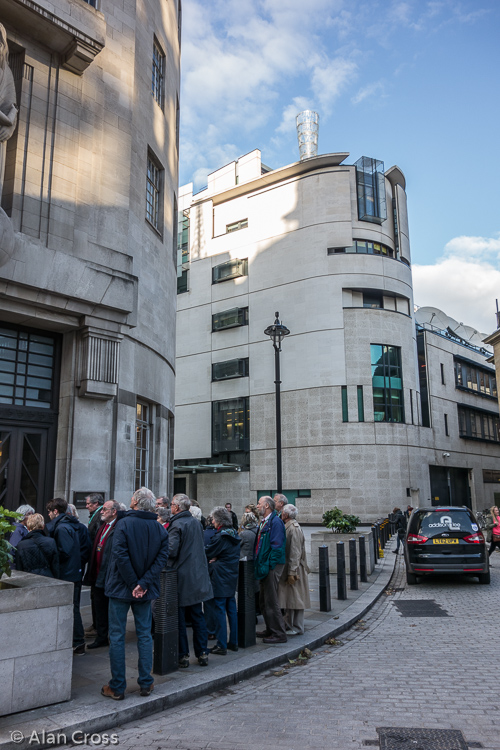 The 13.30 group outside to see the Eric Gill sculpture over the door, and the Journlalists' Memorial on the rootop