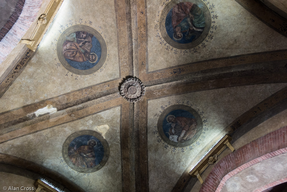 The whispering gallery beneath the Palazzo del Podestà.