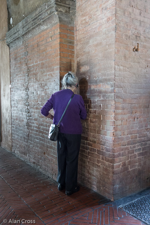 The whispering gallery beneath the Palazzo del Podestà. Testing the accoustics!!