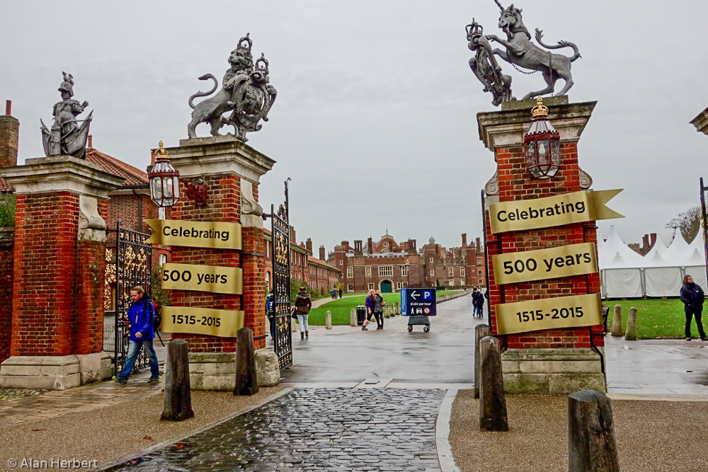 The gate at Hampton Court Palace