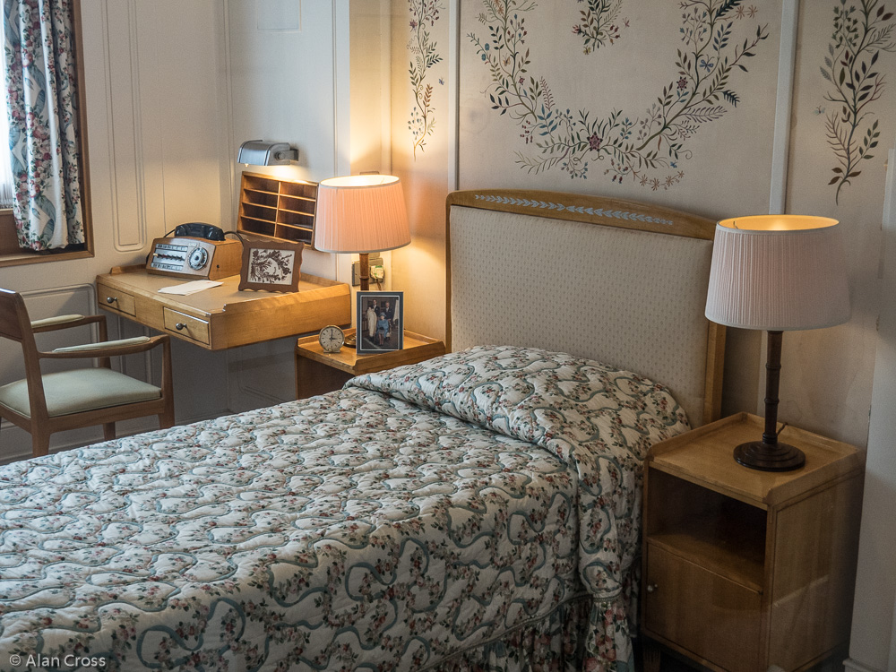 Tour of the Royal Yacht Britannia - the Queen's bedroom