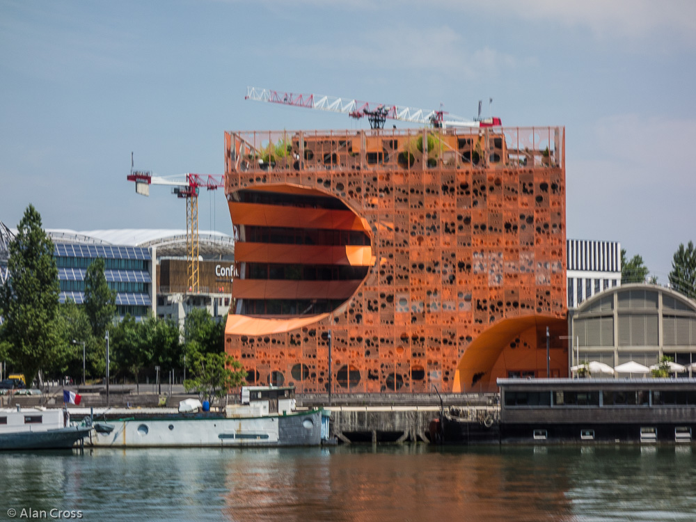 'Le Cube Orange' on the banks of the Rhone