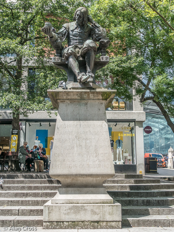 Statue of Sir Thomas Browne, C17th English polymath and author