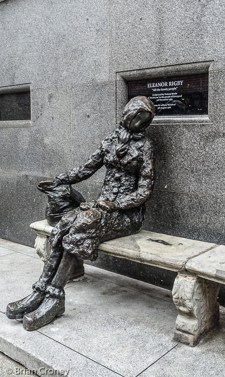 Eleanor Rigby statue by Tommy Steele, Stanley Street
