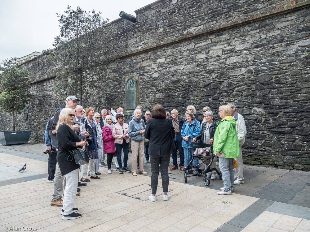 At the city wall with our tour guide